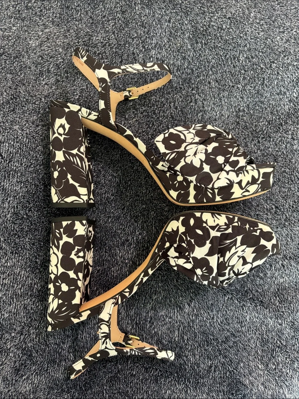 Kate Spade Bow Heels - Picture 3 of 7